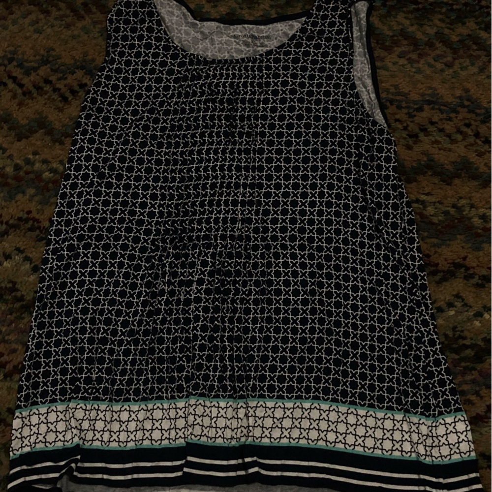 🌸Croft & Barrow Blue and White Patterned Blouse